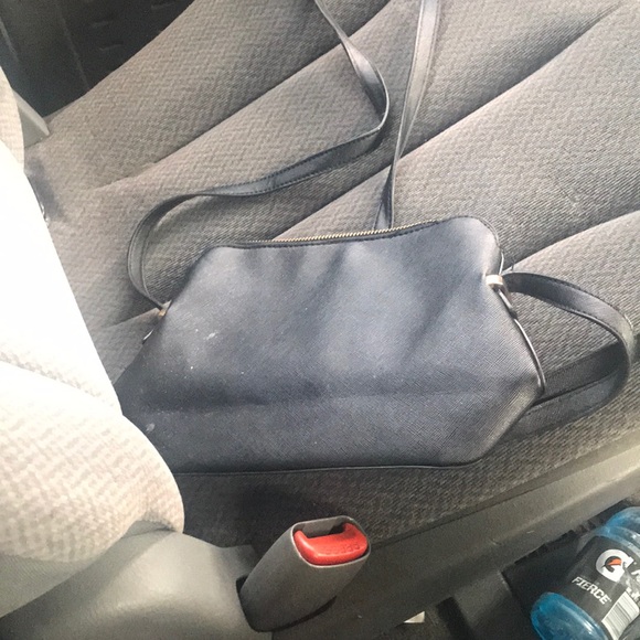 A black purse - Picture 1 of 1